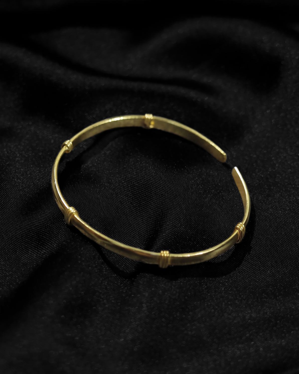 Classic Ring Accent Brass Bracelet