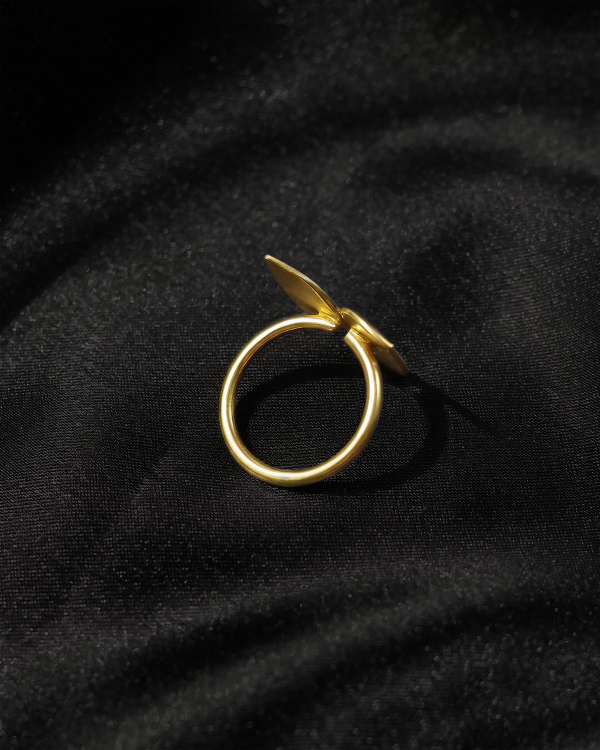 Golden Twin Leaf Sculpted Ring