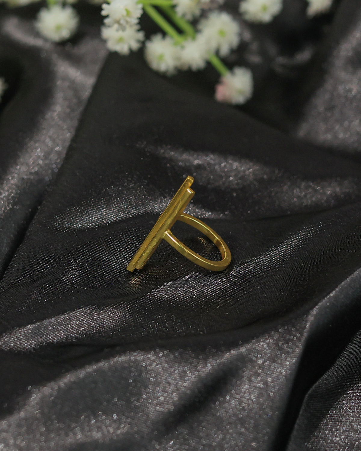 Golden Minimal Crossbar Open Ring