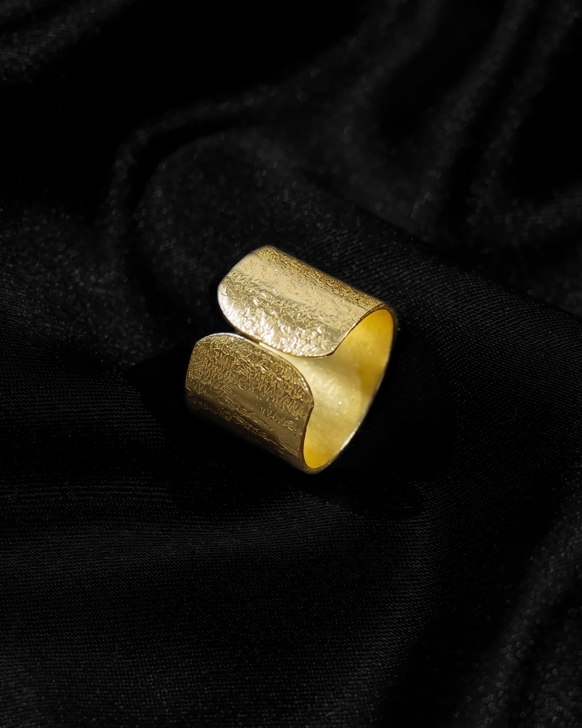 Golden Smooth Curve Open Ring