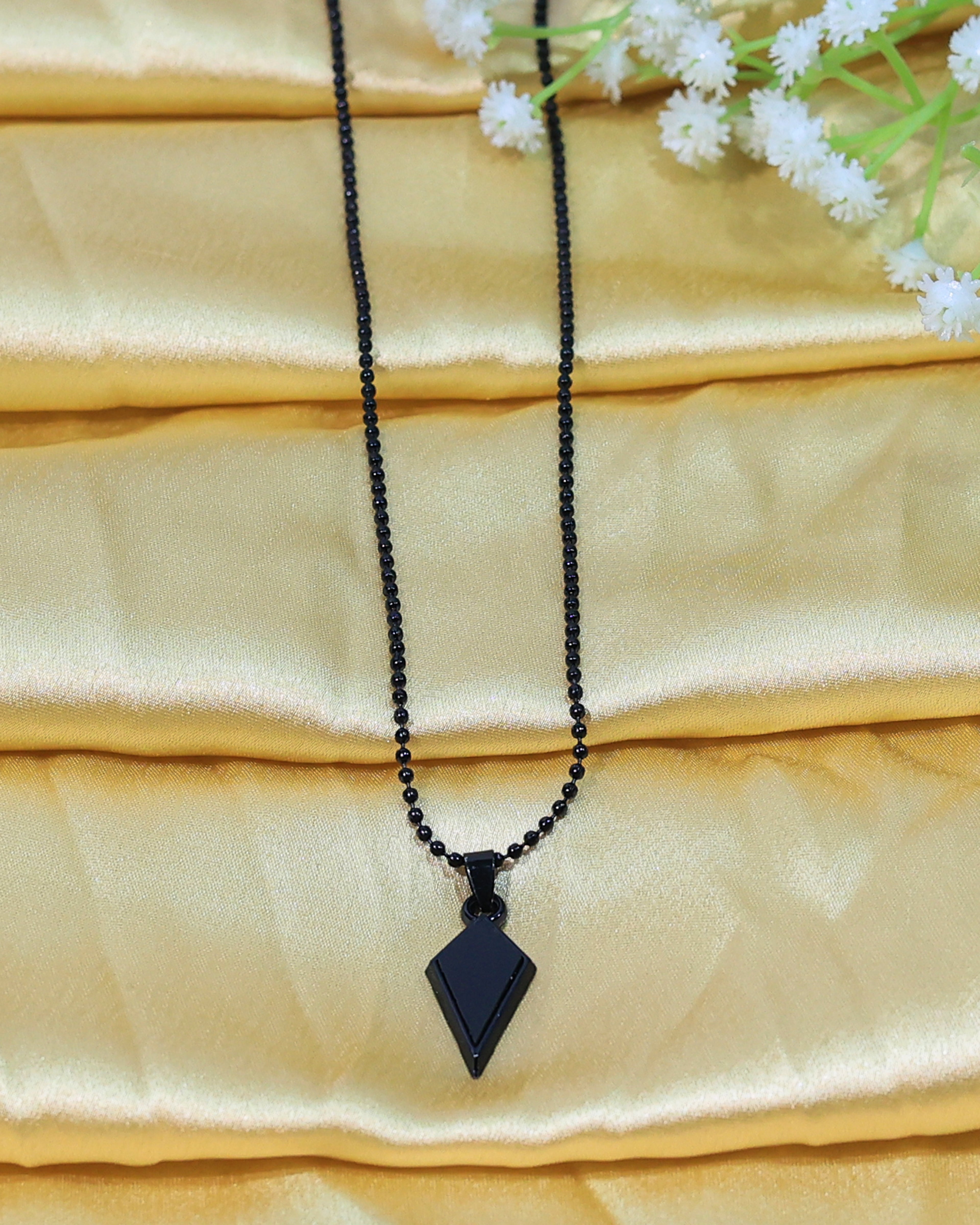 Black Rhombus Pendant Chain