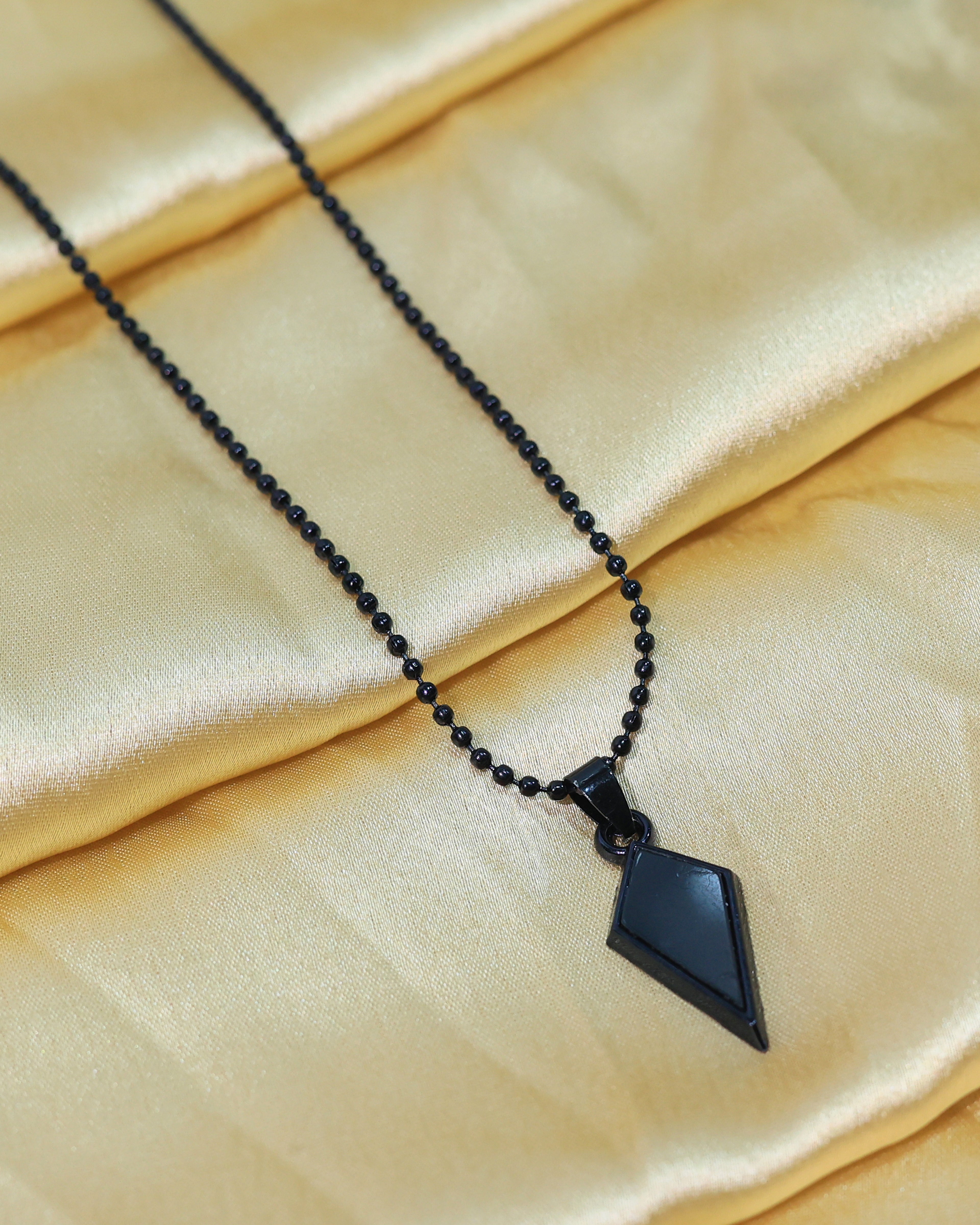 Black Rhombus Pendant Chain