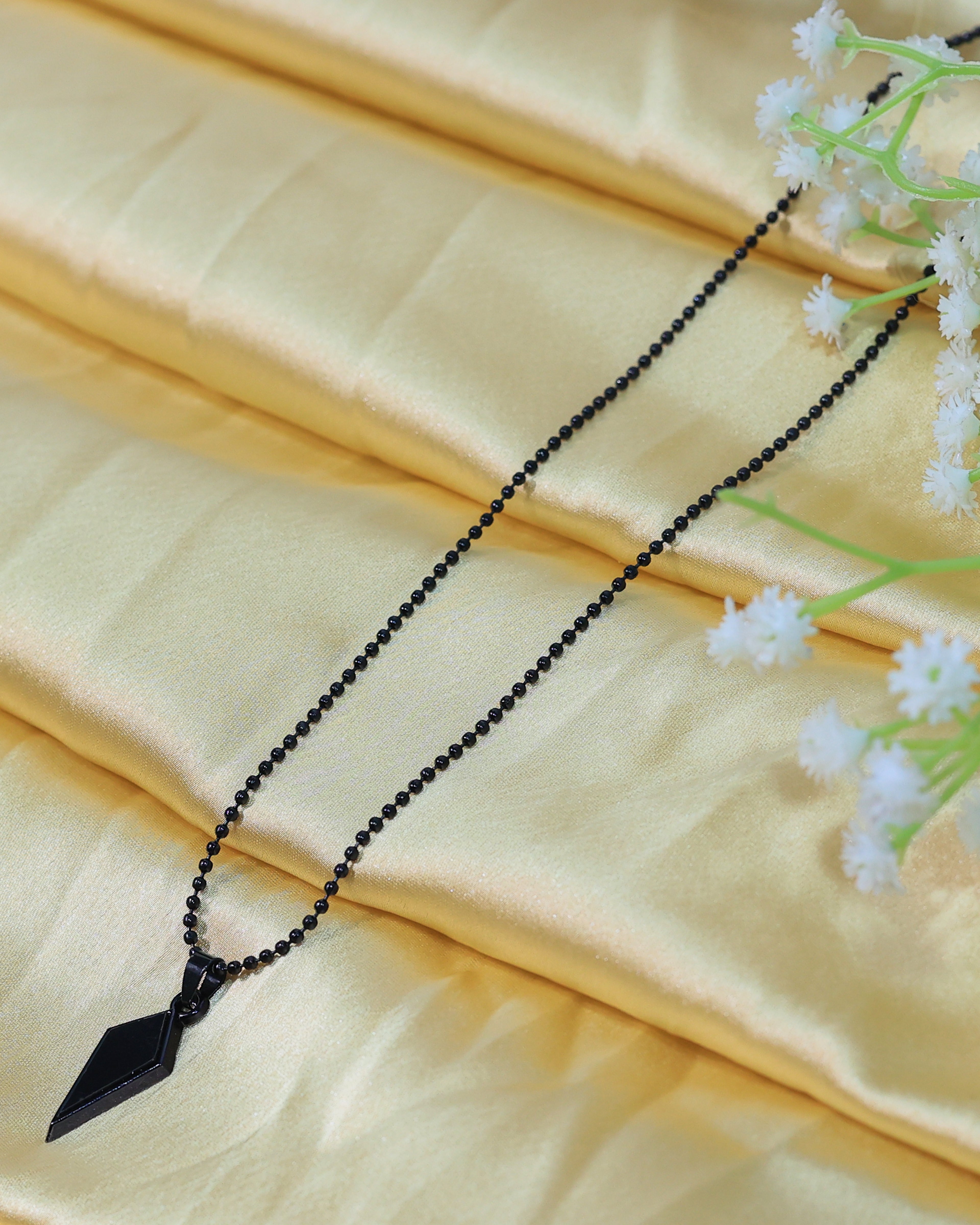 Black Rhombus Pendant Chain