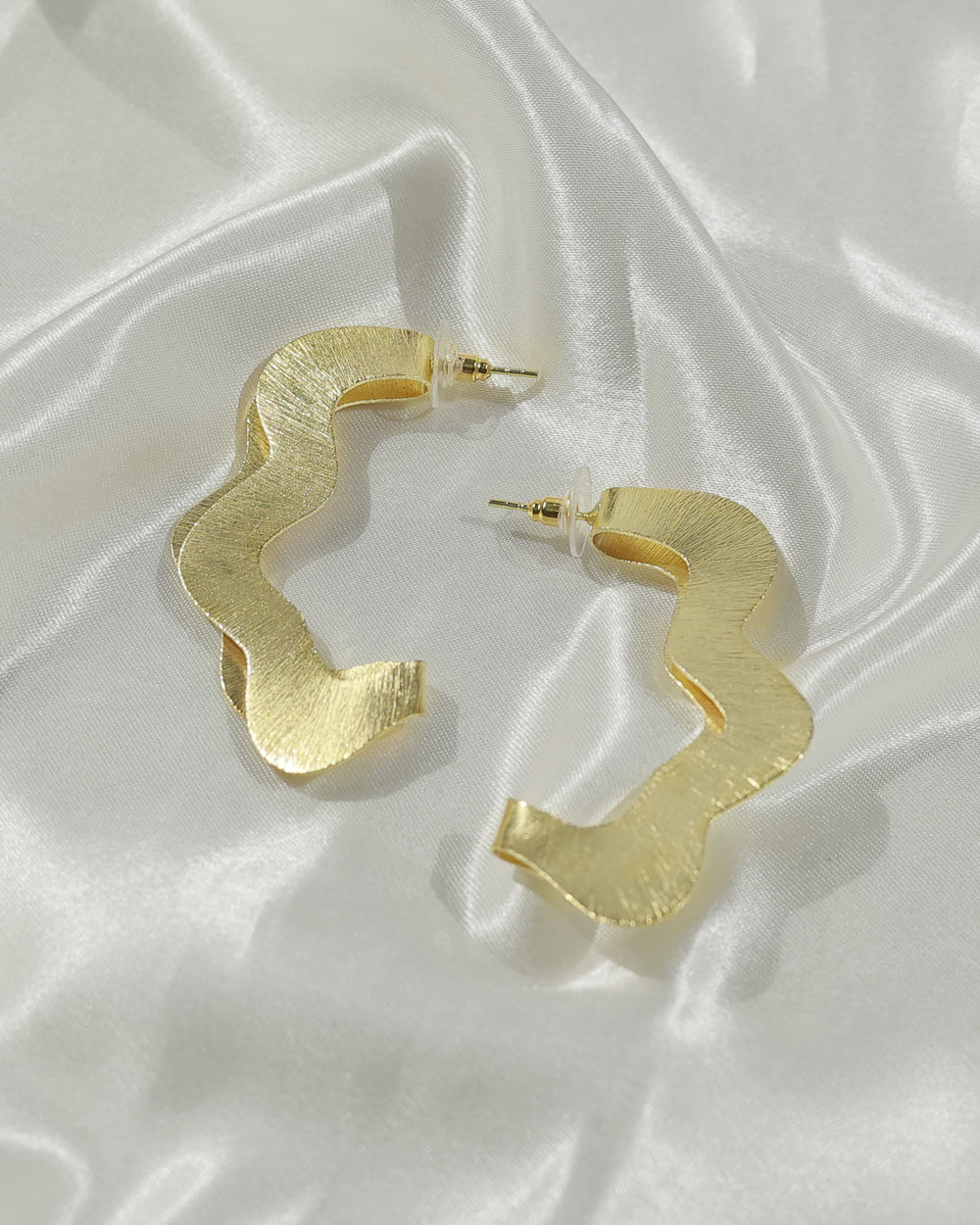 Textured Open Curve Stud Earrings