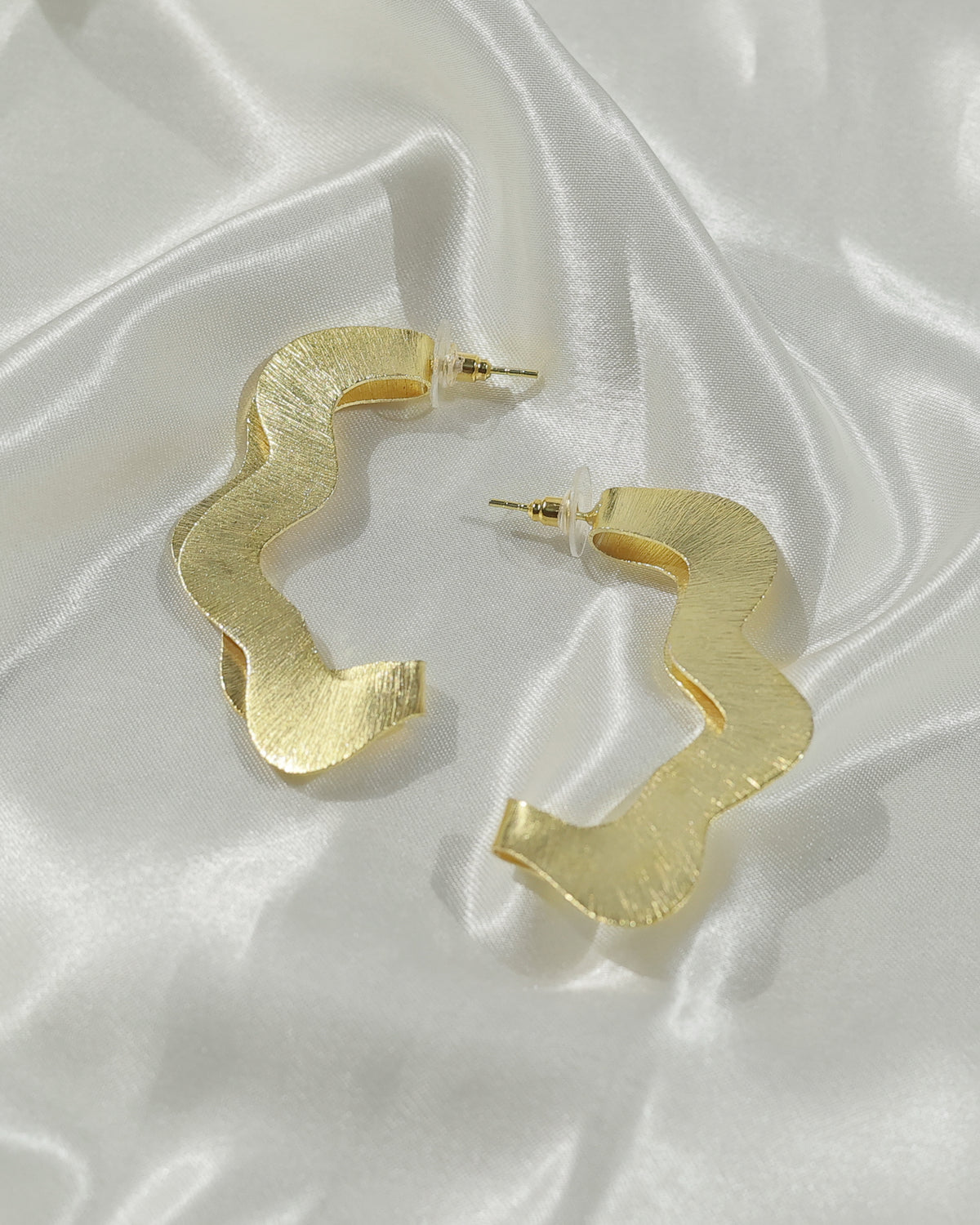 Textured Open Curve Stud Earrings