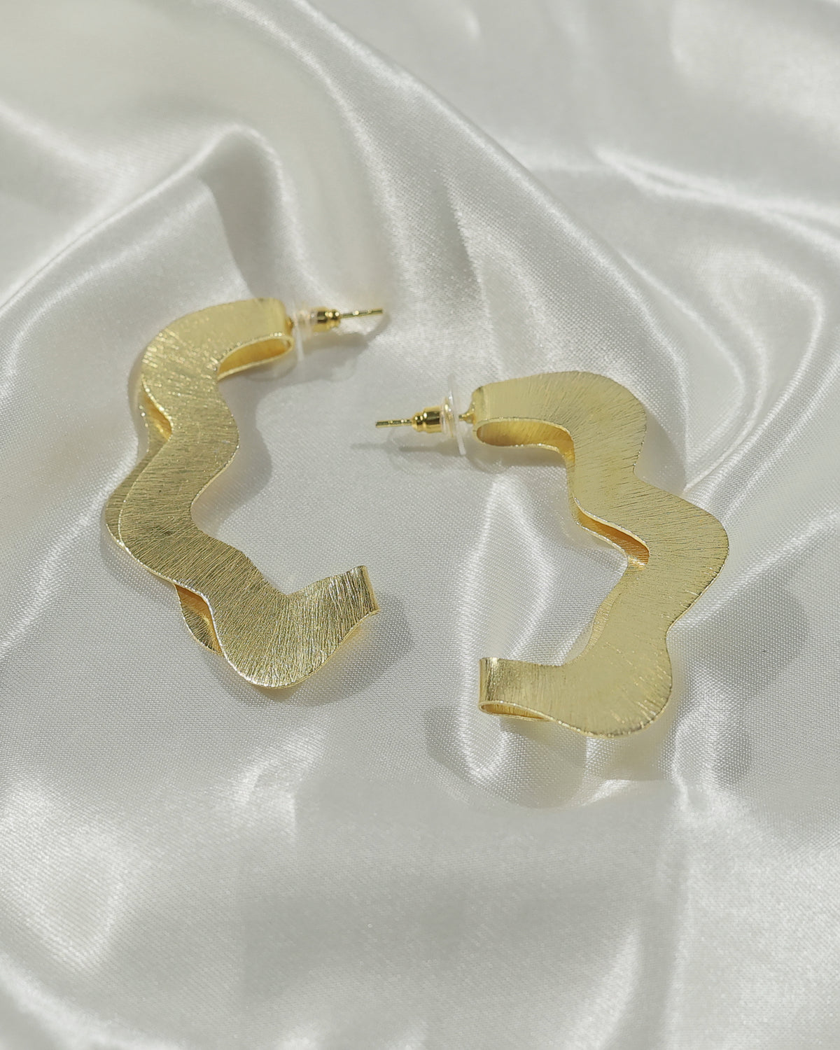 Textured Open Curve Stud Earrings