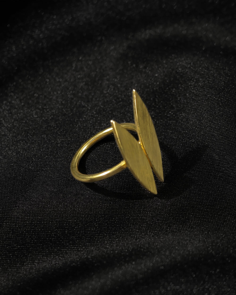 Golden Twin Leaf Sculpted Ring