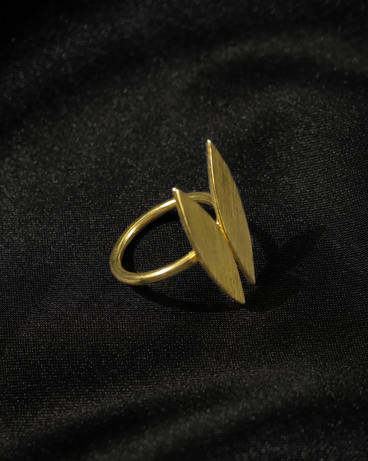 Golden Twin Leaf Sculpted Ring