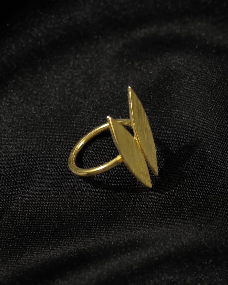 Golden Twin Leaf Sculpted Ring