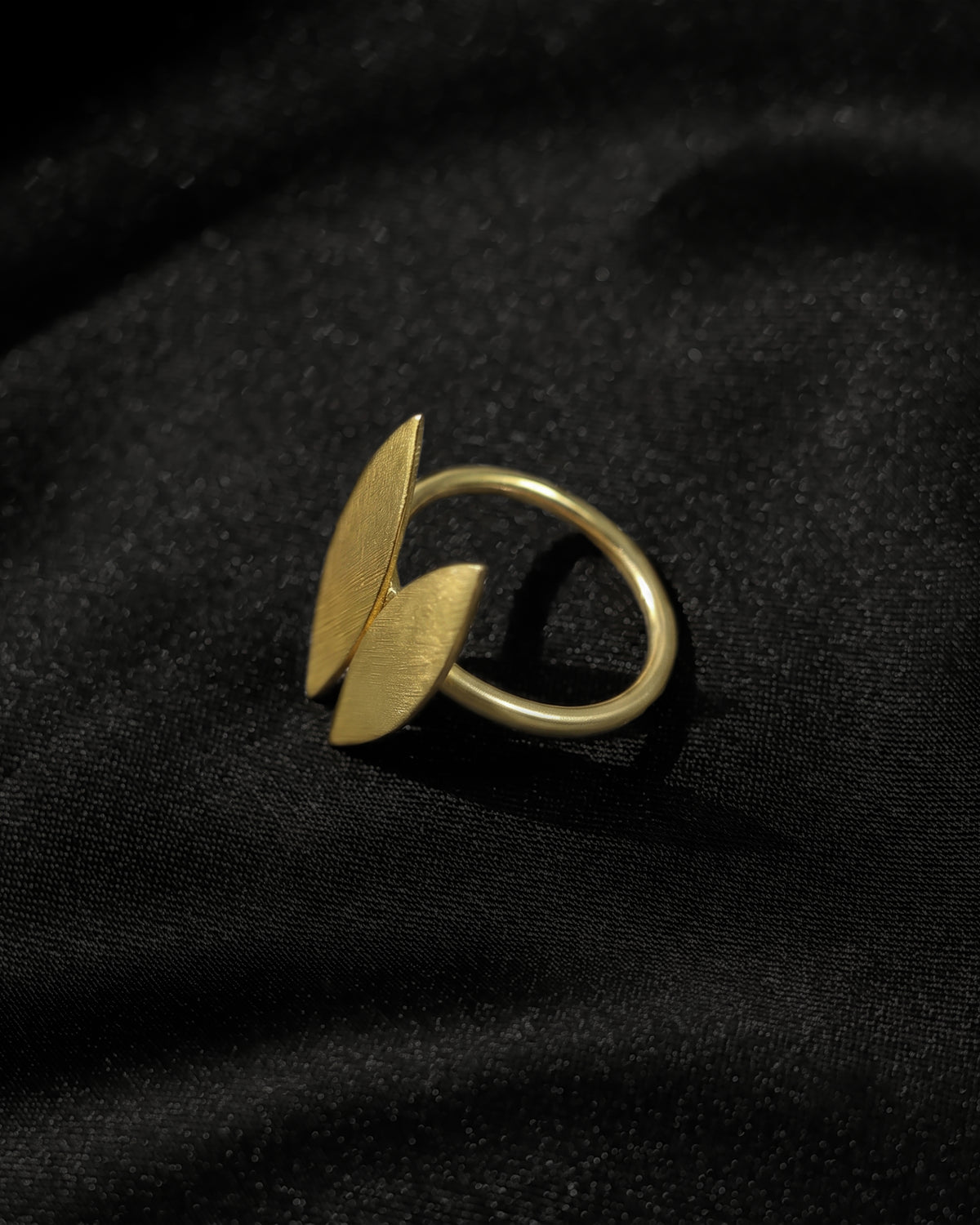 Golden Twin Leaf Sculpted Ring