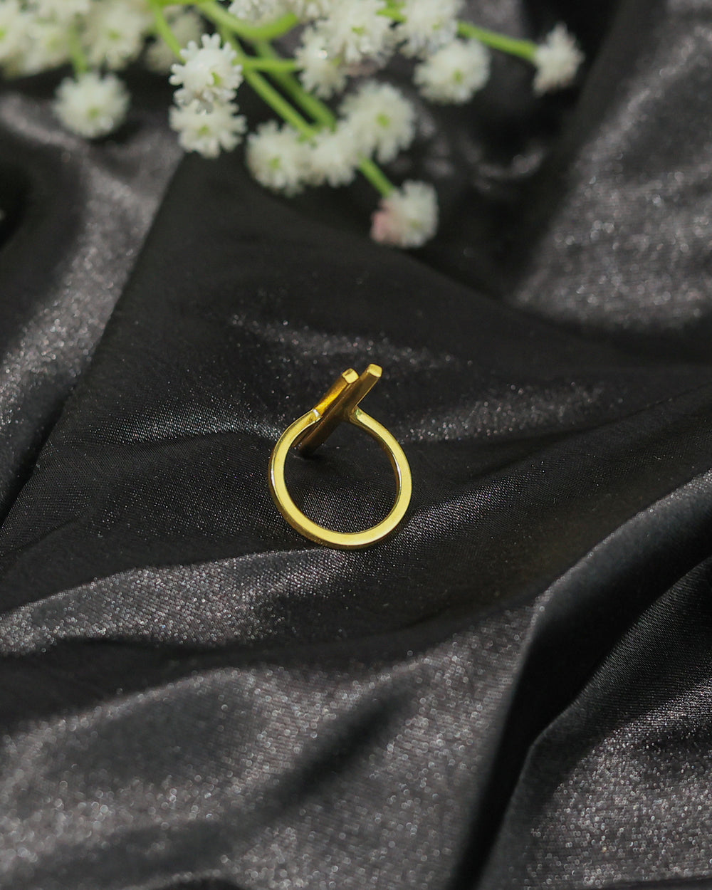 Golden Minimal Crossbar Open Ring