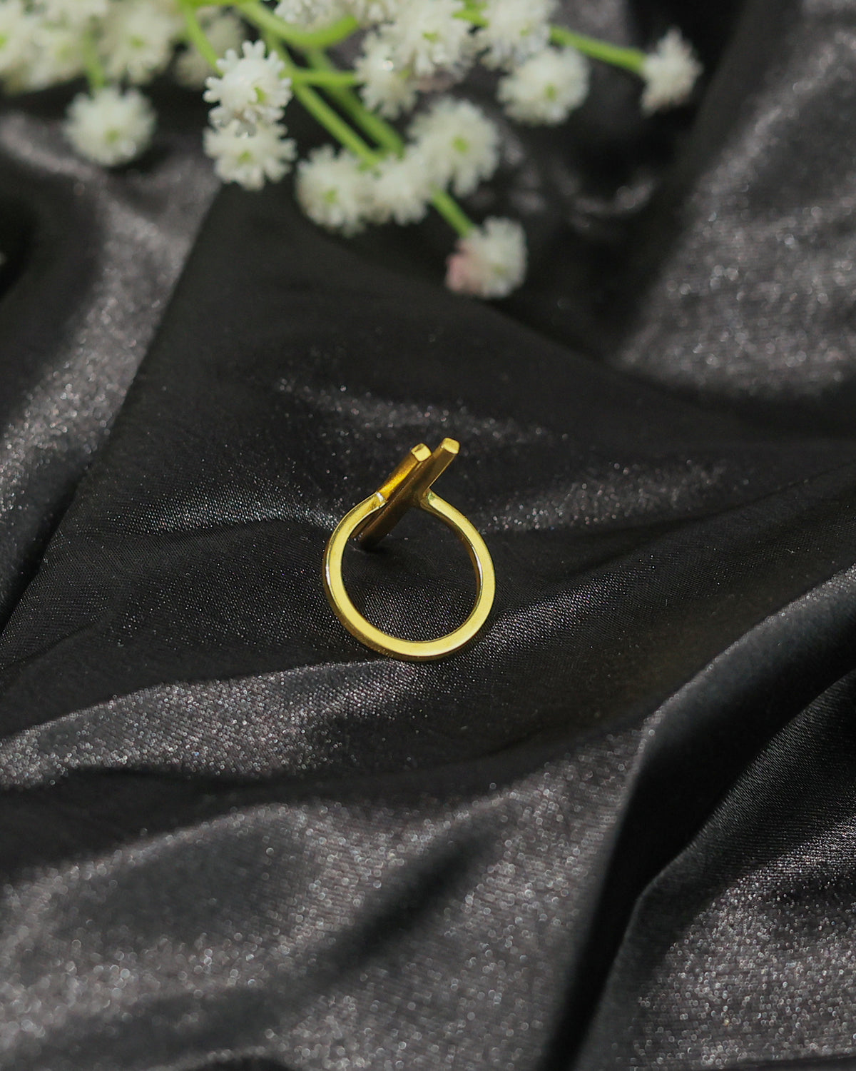 Golden Minimal Crossbar Open Ring