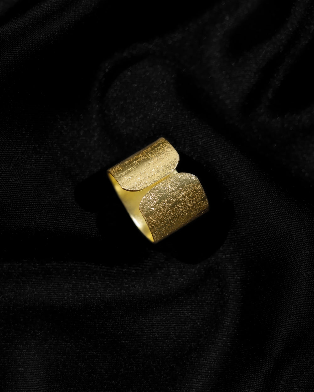 Golden Smooth Curve Open Ring