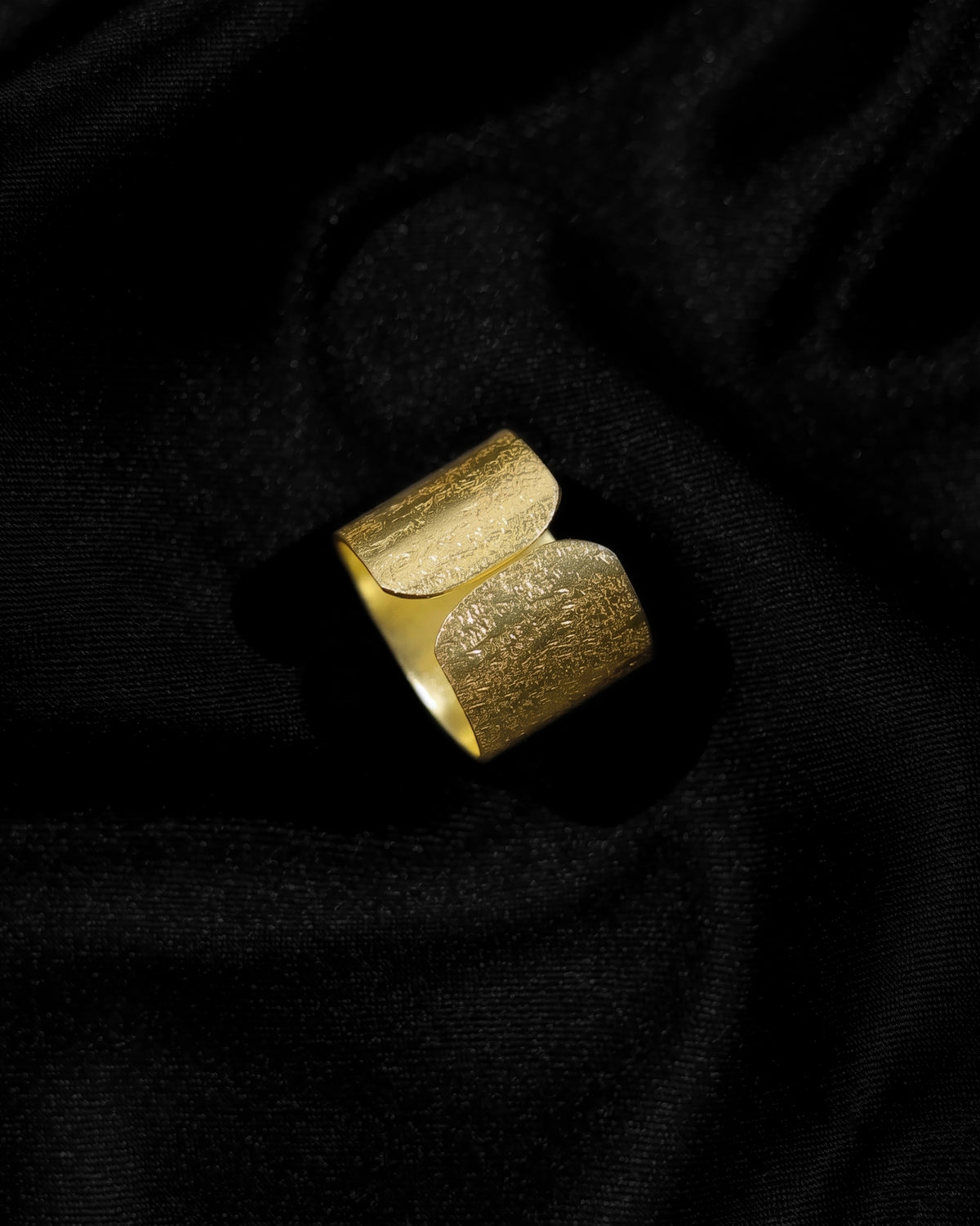 Golden Smooth Curve Open Ring