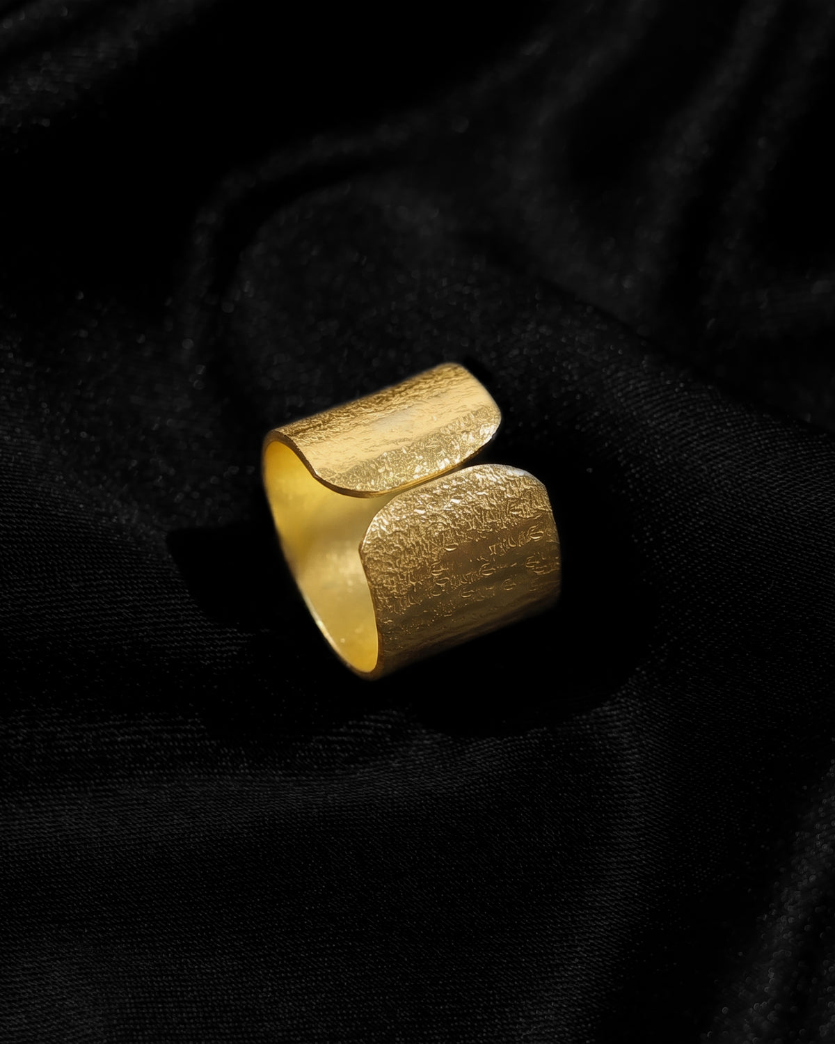 Golden Smooth Curve Open Ring