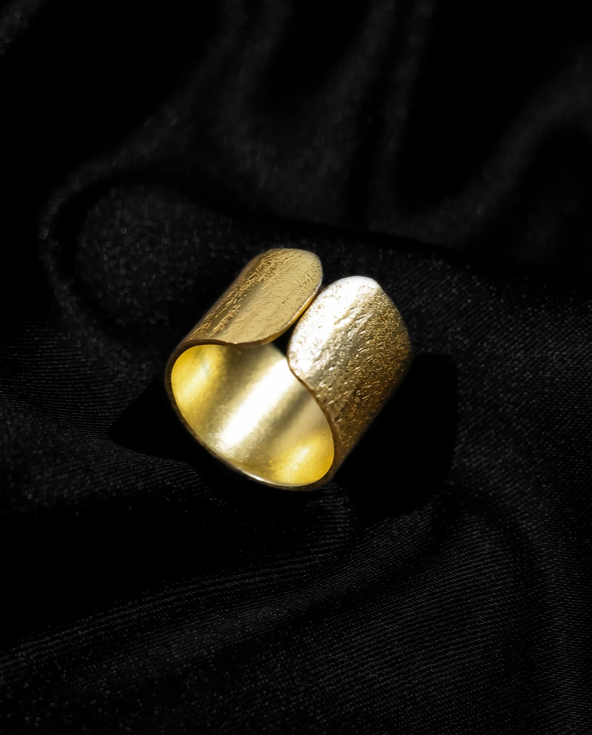 Golden Smooth Curve Open Ring